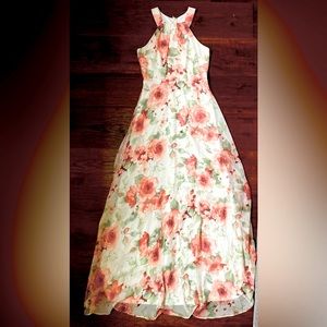 Lulu’s. Maxi Dress. Size XS. White, floral print.